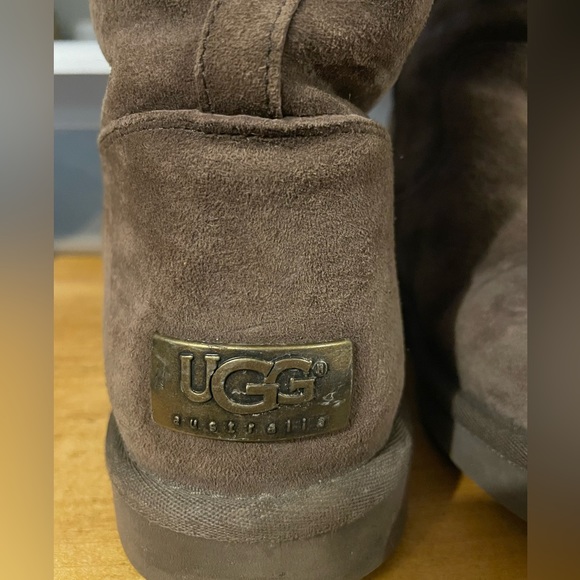 Ugg boots. Gently used. Tall and brown . - Picture 5 of 8